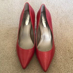 Alfani Step n Flex size 5 red heels. NEVER WORN!!